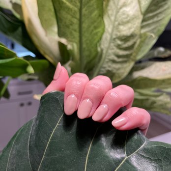 Kim's Nails - Day 7 of gel nails after daily heavy usage, i.e cutting open packing tape, scraping stubborn food scraps off dishes - Nail Salons Near Me - Los Angeles, California