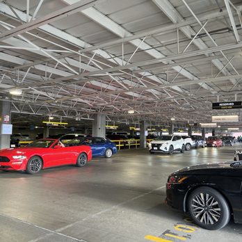 Hertz Rent A Car - Massive line to leave; one booth open - Car Rental Near Me - Richmond, Virginia