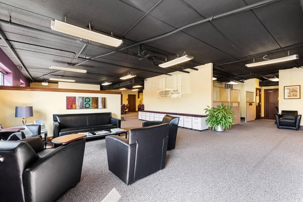 BERKSHIRE HATHAWAY STARCK REAL ESTATE Updated August 2024 1607 E