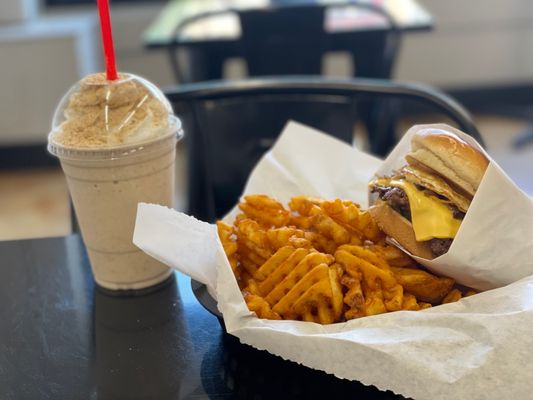 Cal’s Fried Chicken and Burgers by null