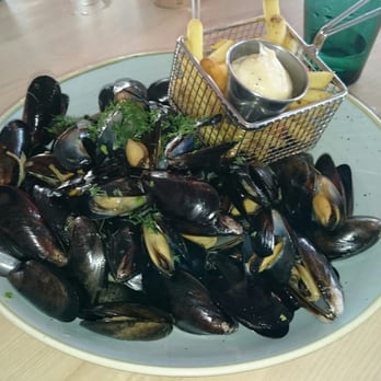 Badhytten - Moules Frites - Restaurants Near Me - Skanör, M