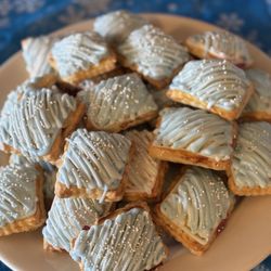 Beascakes Bakery - Mini pop tarts