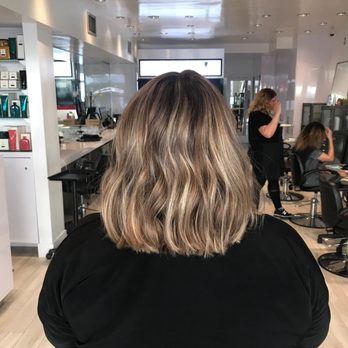 Brighton Salon Beverly Hills - -20 inches! Brightening up my natural hair. - Hair Extensions Near Me - Beverly Hills, California Brighton Salon Beverly Hills - -20 inches! Brightening up my natural hair. - Hair Extensions Near Me - Beverly Hills, California