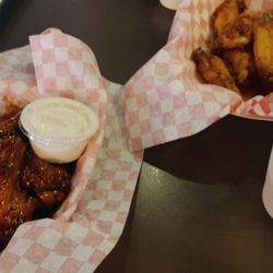The Loft Sports Bar and Grill - Wings and lemonade