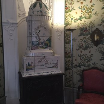 Goethe-Haus - Furnaces in each room distributed heat from wood fires on each floor. - Museums Near Me - Frankfurt, HE
