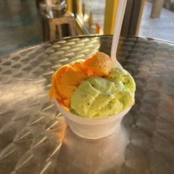 La Michoacana Real - Mexican vanilla and pistachio ice creams