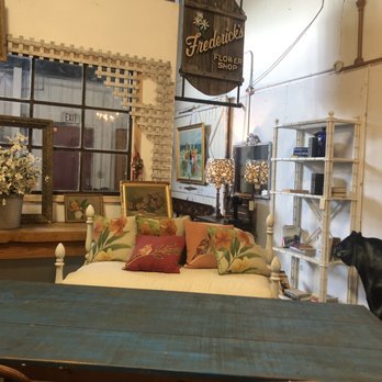 The Antique Warehouse - Antiques Near Me - Hudson, New York