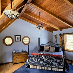 Mary Helen's Bed & Breakfast  - Leona Jo's Room