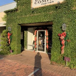 Dennis & Company - Ready for all your Christmas needs!!!