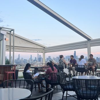 Kennedy Rooftop - vibe - Cocktail Bars Near Me - Chicago, Illinois Kennedy Rooftop - vibe - Cocktail Bars Near Me - Chicago, Illinois