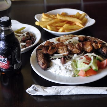 Morena aan de Amstel - Mixed Grill with greek sauce(chicken, pork, beef), fries and olives/peppers - Greek Near Me - Amsterdam, New Hampshire