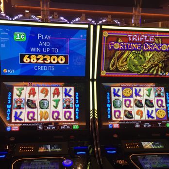 ilani - The sign above says non-smoking area but there is an ashtray down by the game!! - Casinos Near Me - Ridgefield, Washington