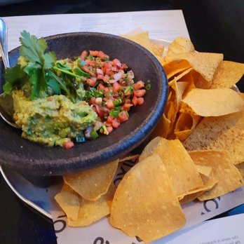 Moxies Kanata Restaurant - Guacamole - Canadian (New) Near Me - Kanata, Ontario