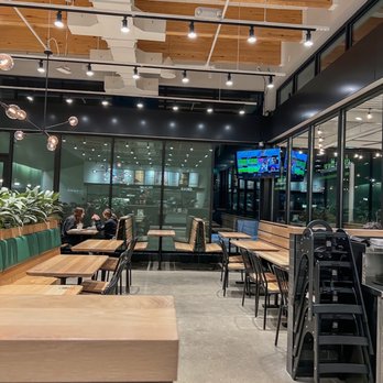 Shake Shack Rosedale Center - Seating - Burgers Near Me - Roseville, Minnesota Shake Shack Rosedale Center - Seating - Burgers Near Me - Roseville, Minnesota