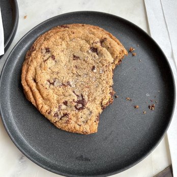 Hustle & Dough - An excellent chocolate chip cookie - Bakeries Near Me - Memphis, Tennessee