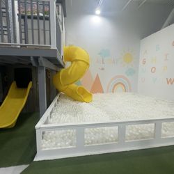 PeeknPlay - Slide