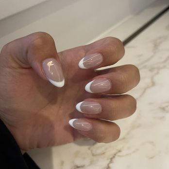 3D Nails-By-Fiza - French manicure - Nail Salons Near Me - London, XGL