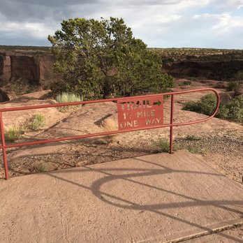 Canyon de Chelly National Monument - Start of the hiking trail - Parks Near Me Canyon de Chelly National Monument - Start of the hiking trail - Parks Near Me