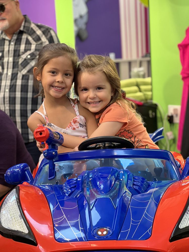 Sharkeys Cuts For Kids - Miami Lakes Logo