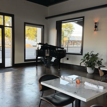 Casper’s Bistro - Dining area - American Near Me - Goodlettsville, Tennessee