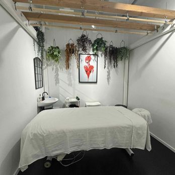 Mr Wellness LA - Mr Wellness studio at Salon Republic - Massage Near Me - West Hollywood, California Mr Wellness LA - Mr Wellness studio at Salon Republic - Massage Near Me - West Hollywood, California