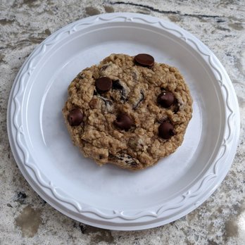 CurlyTop Baker - Curlytop Baker 07-30-2020: Curly Oatmeal Chip Cookie - Oatmeal, Semi-Sweet Chocolate Chips - Bakeries Near Me - Henderson, Nevada