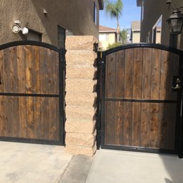 Very solid, no rattling, nothing loose.  Excellent gates.
