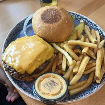 Beachcomber Trading Post Restaurant - Burger and fries - Breakfast & Brunch Near Me - Englewood, Florida