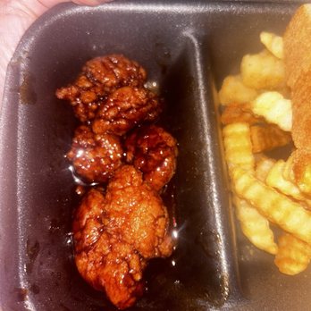 Zaxbys - 8 BONELESS WINGS TINIEST EVER!!! - Chicken Wings Near Me - Fort Myers, Florida Zaxbys - 8 BONELESS WINGS TINIEST EVER!!! - Chicken Wings Near Me - Fort Myers, Florida