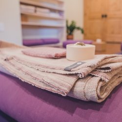 Tejomaya Yoga & Ayurveda - High quality props