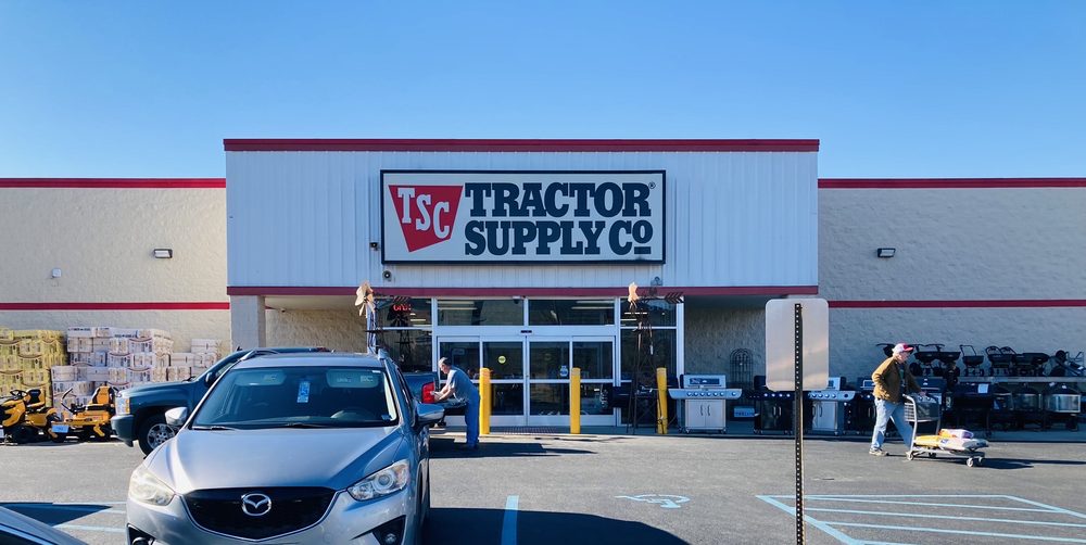 TRACTOR SUPPLY Updated May 2024 8110 Gander Way, Hollins, Virginia