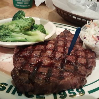 Flanigan's - Pompano Beach - Rib eye steak w broccoli - American Near Me - Pompano Beach, Florida