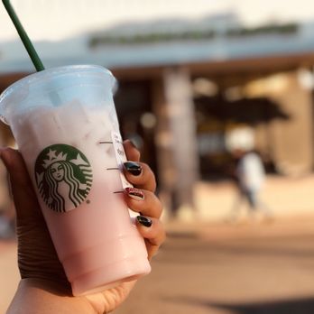 Starbucks - Venti Pink Drink with 5 Pumps classic - Coffee & Tea Near Me - Honolulu, Hawaii