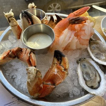Select Oyster Bar - Some of the raw bar options we chose - Seafood Near Me - Boston, Massachusetts