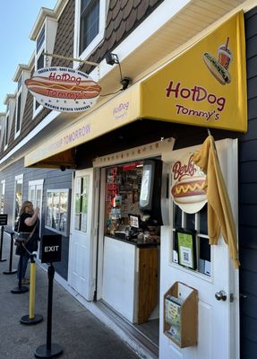 Hot Dog Tommy's by null