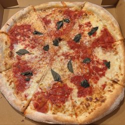 Dean And Luca’s Pizzeria - Margherita Pizza