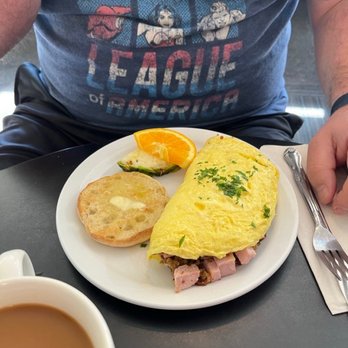 Cafe Stephanie - Omelete - Sandwiches Near Me - Newport, Oregon