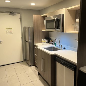 Home 2 Suites - This kitchen would be great for an extended stay. - Hotels Near Me - Indianapolis, Indiana Home 2 Suites - This kitchen would be great for an extended stay. - Hotels Near Me - Indianapolis, Indiana