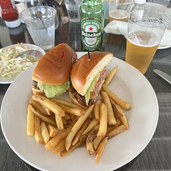 Johnny's Restaurant & Patio Bar - Johnny's burger - Seafood Near Me - Middletown, Rhode Island
