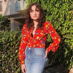 Curly cut on Samira