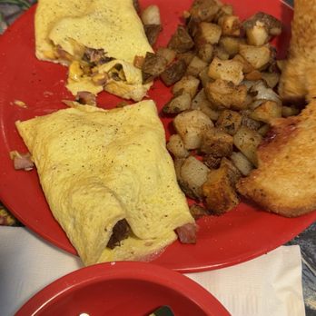 Yana's Ye Olde Restaurant - Custom omelet, grilled hash browns and grilled toast! Scrumptious! - American Near Me - Swansboro, North Carolina Yana's Ye Olde Restaurant - Custom omelet, grilled hash browns and grilled toast! Scrumptious! - American Near Me - Swansboro, North Carolina