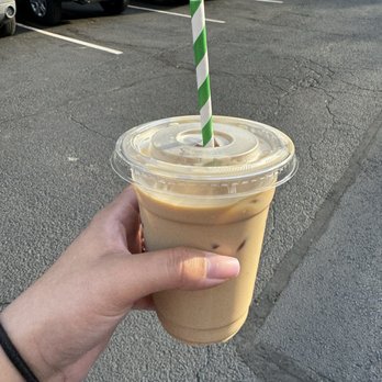 Oscar's Coffee - Iced vanilla latte - Coffee & Tea Near Me - Annapolis, Maryland