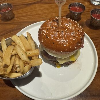 Gordon Ramsay Burger Las Vegas - Farmhouse burger - Burgers Near Me - Las Vegas, Nevada Gordon Ramsay Burger Las Vegas - Farmhouse burger - Burgers Near Me - Las Vegas, Nevada