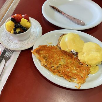 Redwood Cafe - Eggs Benedict - New American Near Me - Cambria, California