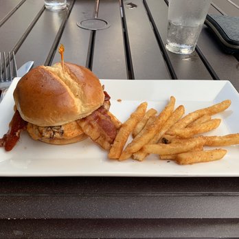 Marina Grill - South chicken sandwich with pimento cheese - American Near Me - Wilmington, North Carolina Marina Grill - South chicken sandwich with pimento cheese - American Near Me - Wilmington, North Carolina