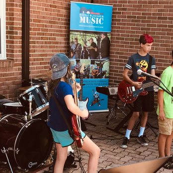 Bones Jones Music - Outdoor Bones Jones concert late summer 2019 - Musical Instruments & Teachers Near Me - Gaithersburg, Maryland Bones Jones Music - Outdoor Bones Jones concert late summer 2019 - Musical Instruments & Teachers Near Me - Gaithersburg, Maryland