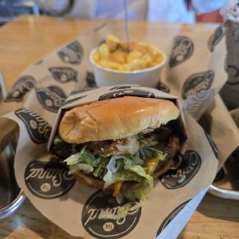 The Stand - American Classics Redefined - The onion stack burger & macNcheese - New American Near Me - Santa Clara, California