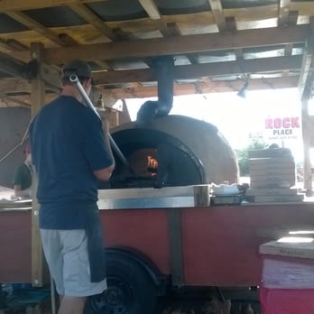 Dixie Pizza Wagon - Pizza making technique ! - Street Vendors Near Me - Hurricane, Utah