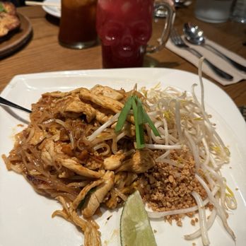 Bai Tong Thai Street Cafe - Pad Thai* - Thai Near Me - Seattle, Washington