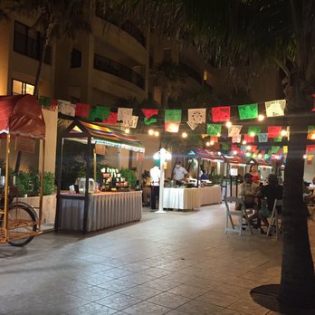 Royal Sands Resort - Once a week they do a special outdoor Mexican fiesta - Hotels Near Me - Cancún, ROO Royal Sands Resort - Once a week they do a special outdoor Mexican fiesta - Hotels Near Me - Cancún, ROO